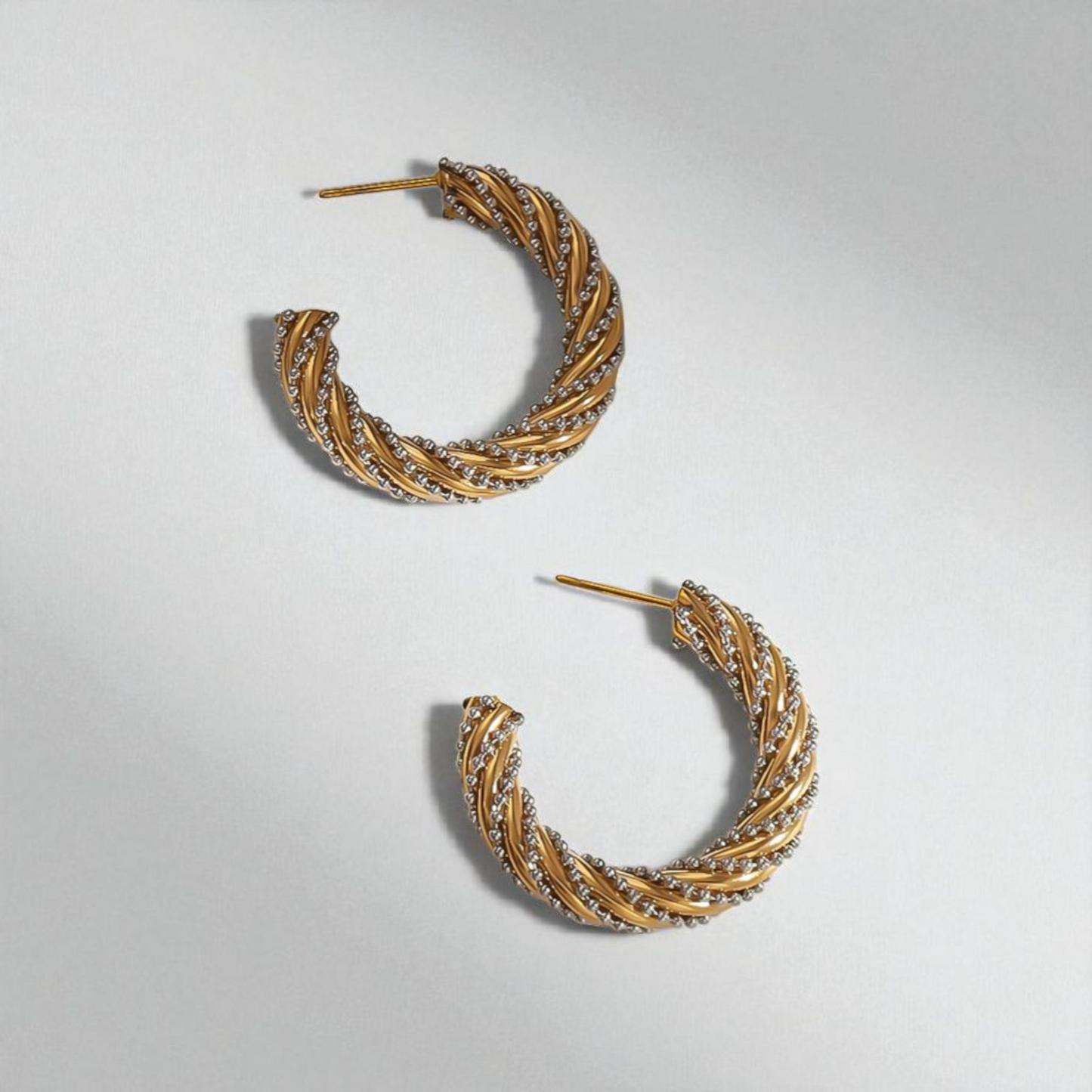 Aros Argolla Trenzada Bicolor 3 cm – Acero Inoxidable con Baño de Oro 18k