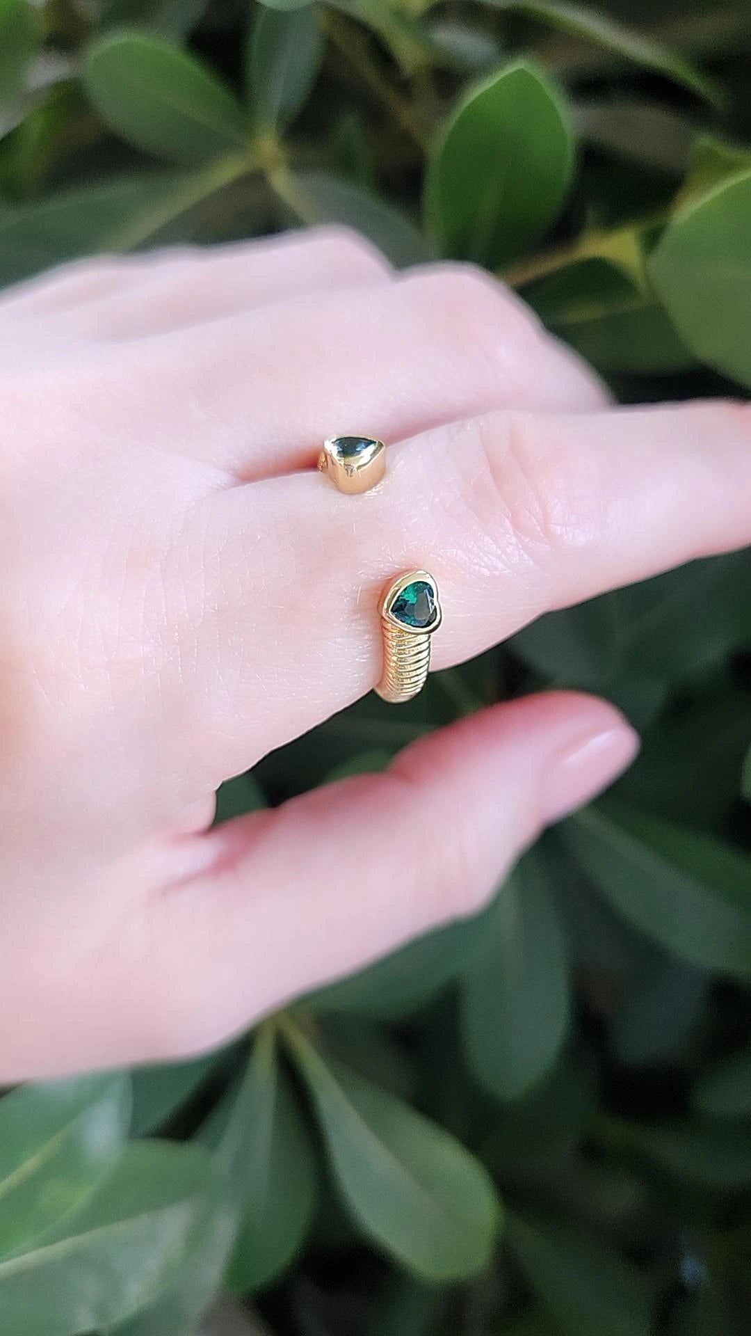 Anillo Corazones Bezel Verde