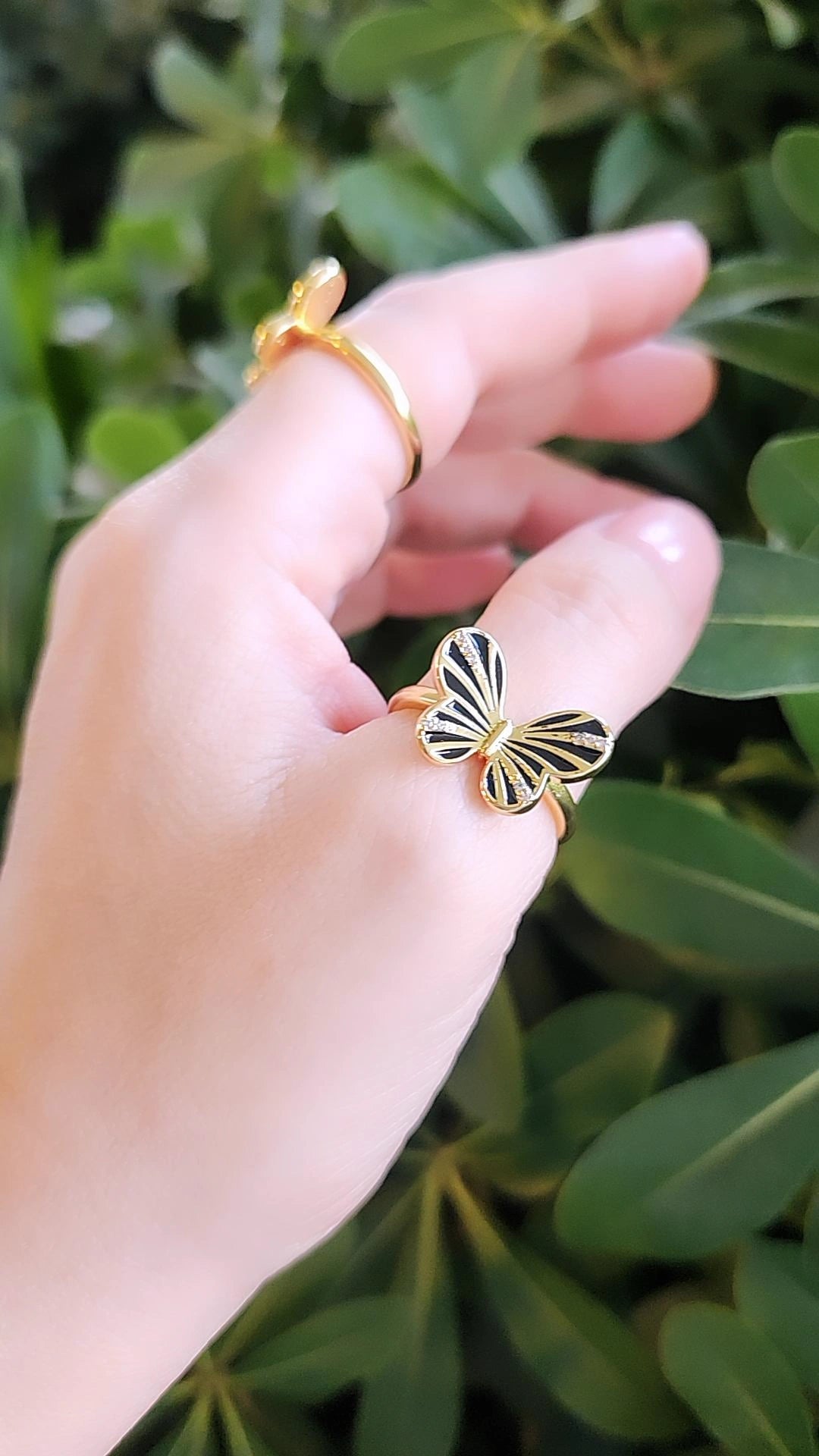 Anillo Ajustable Mariposa Esmaltada Negro