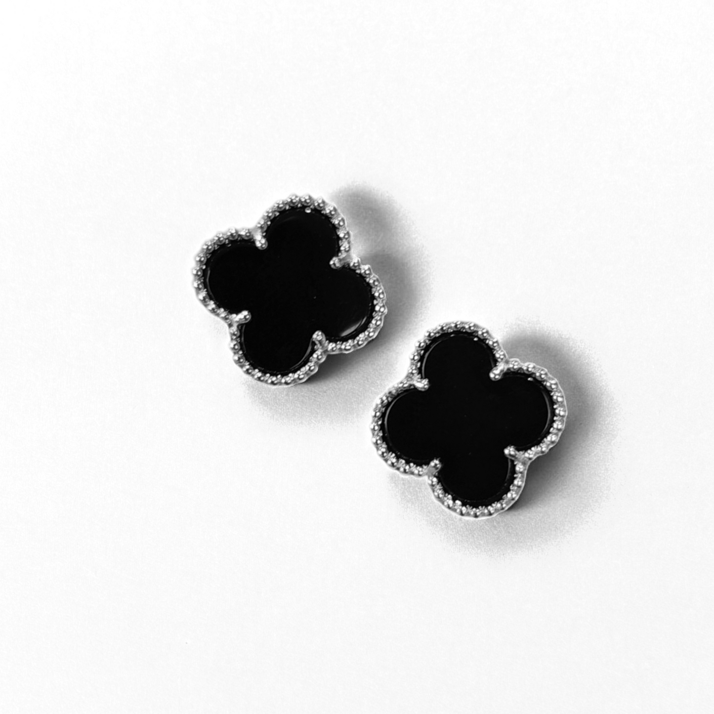 Aros Clovers Onix Trébol Plateado