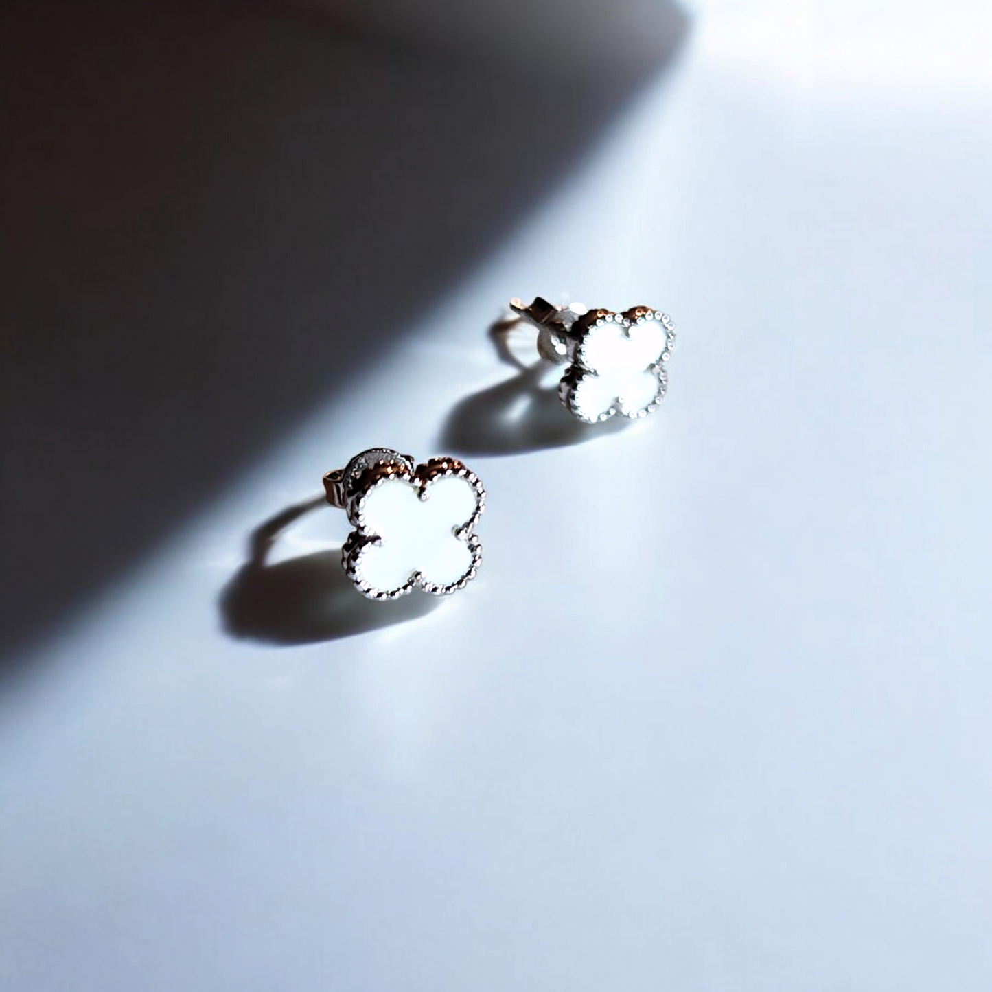 Aros Sweet Clovers Nacar Trébol Plateado