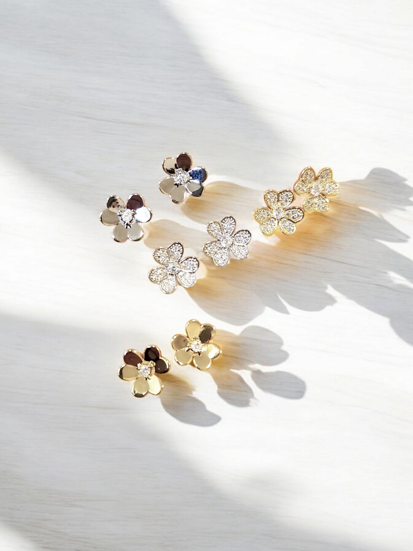 Aros Flor Circón Dorado