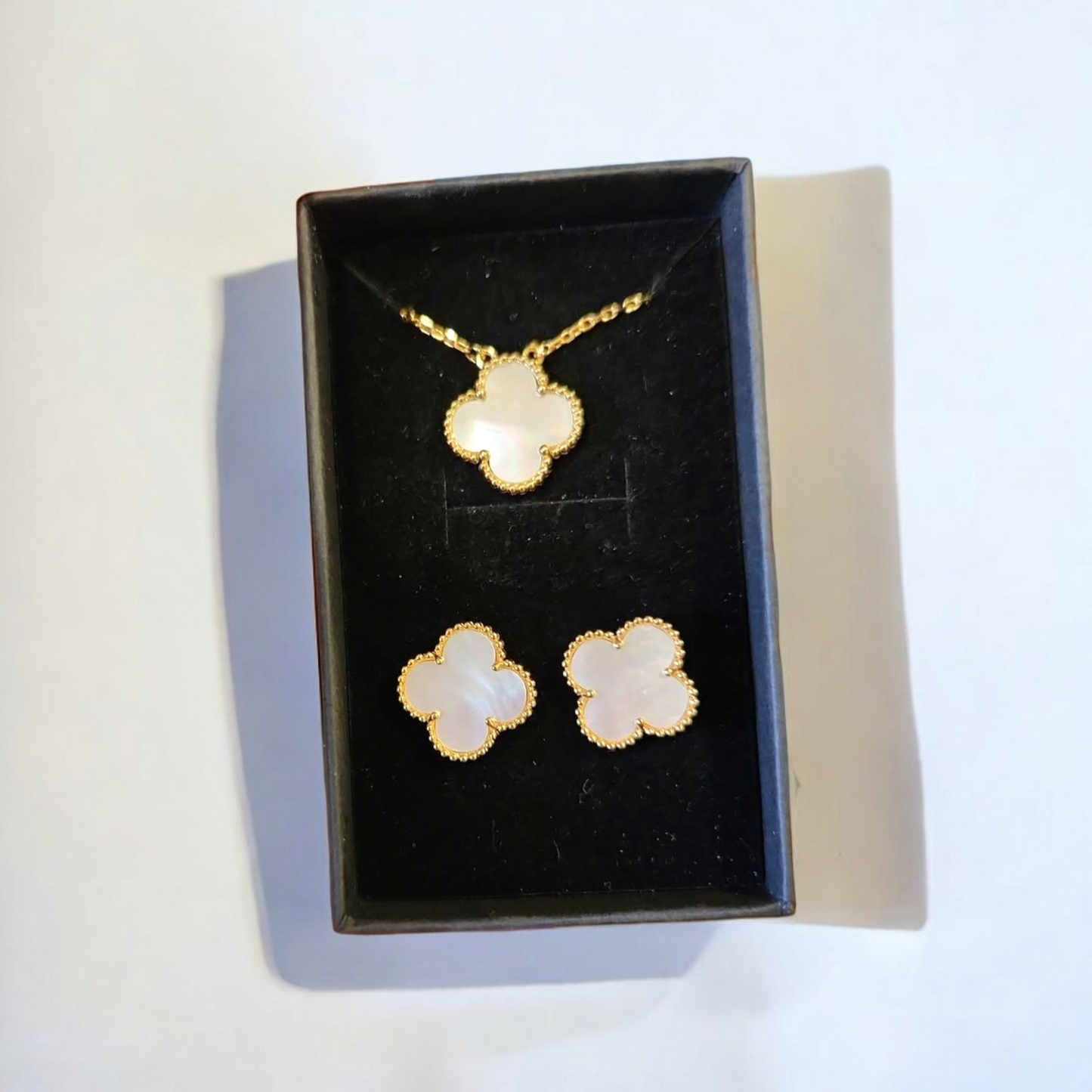 Aros Clovers Nacar Trébol Dorado