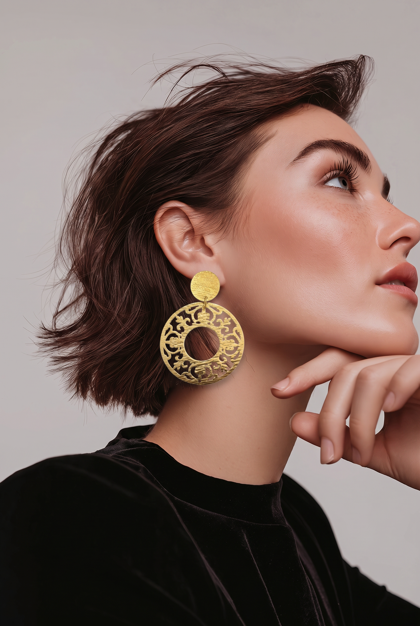Aros Colgantes Filigrana puestos en modelo