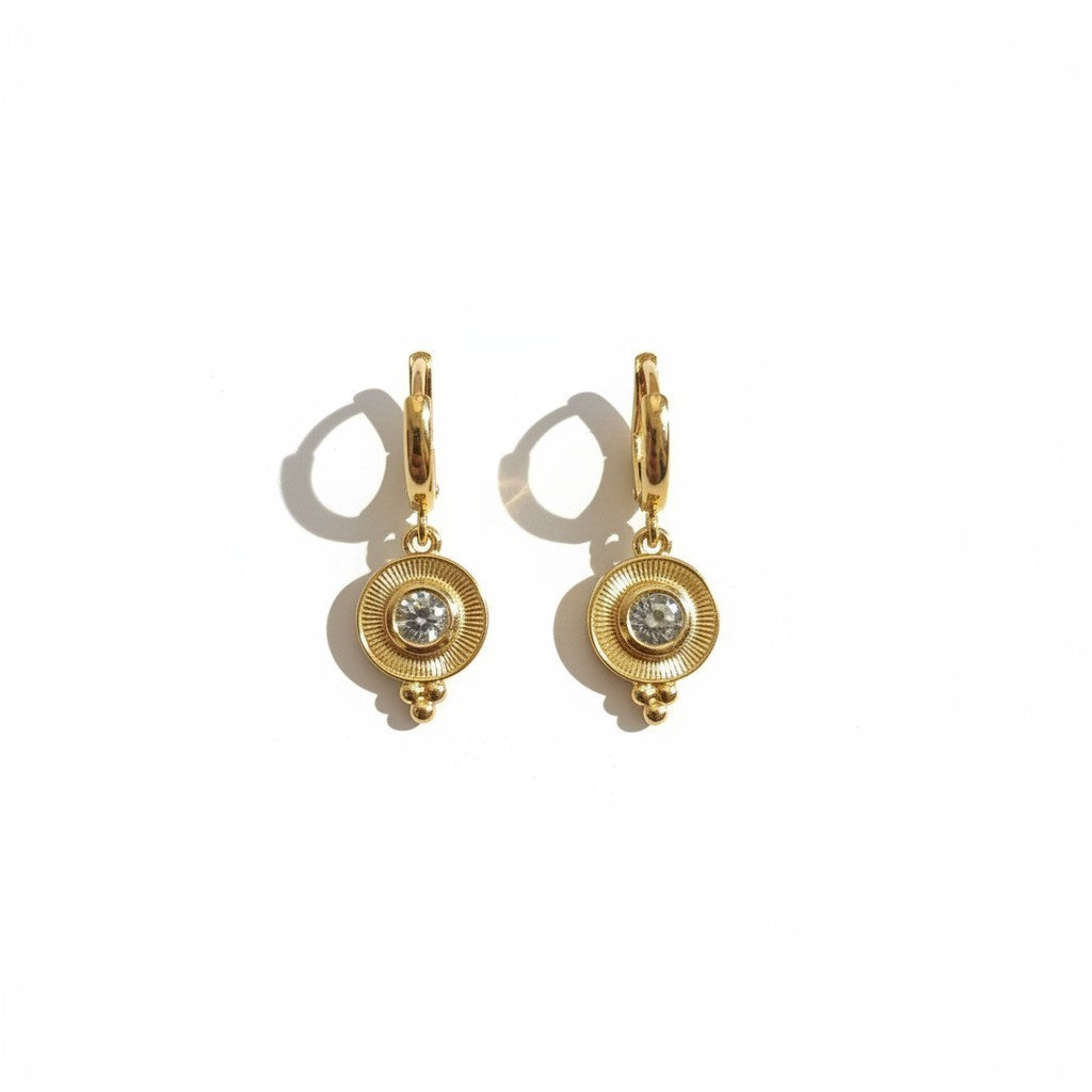 Argollas con Colgante Medallón Circón – Baño de Oro 18k