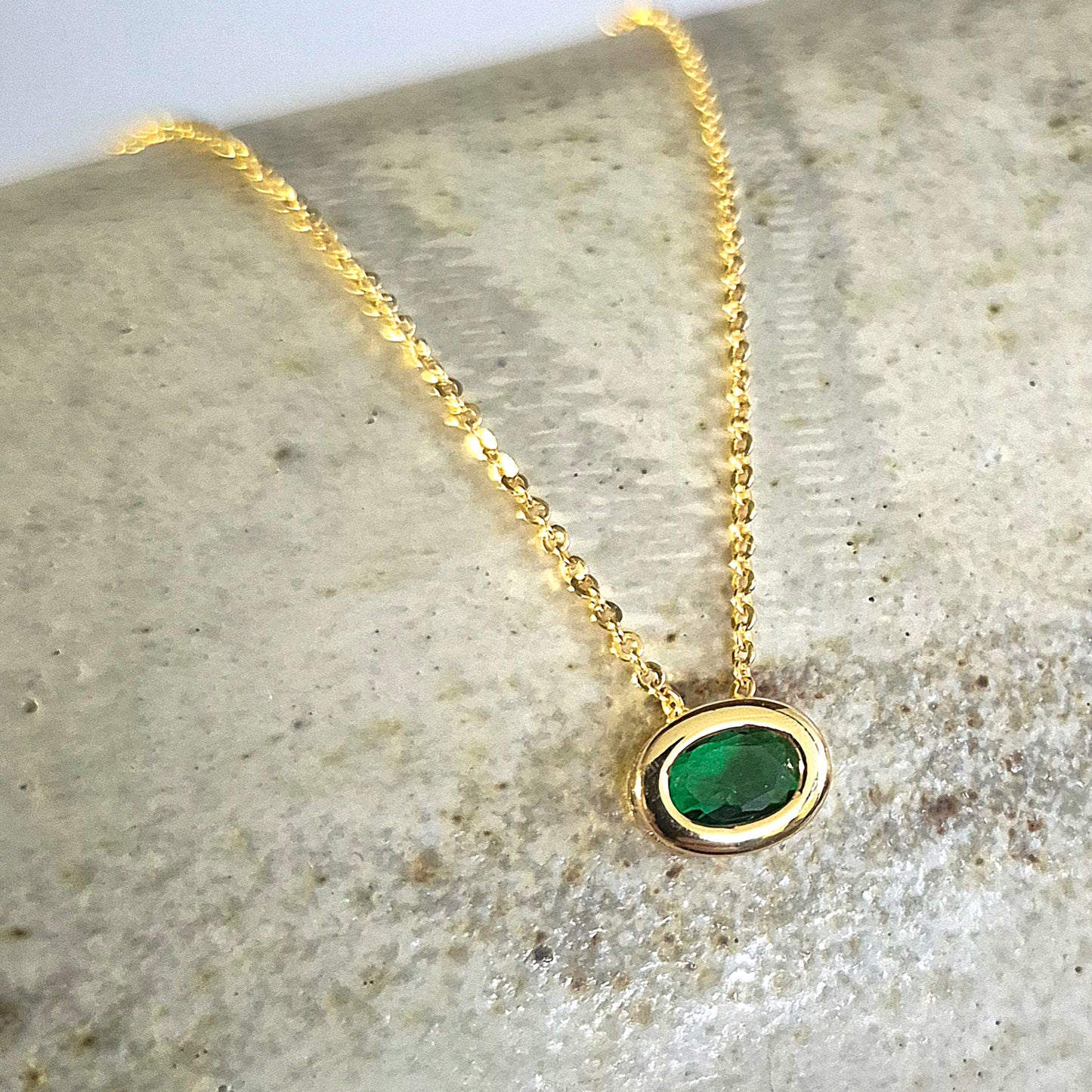 Collar Esmeralda Oval Bisel