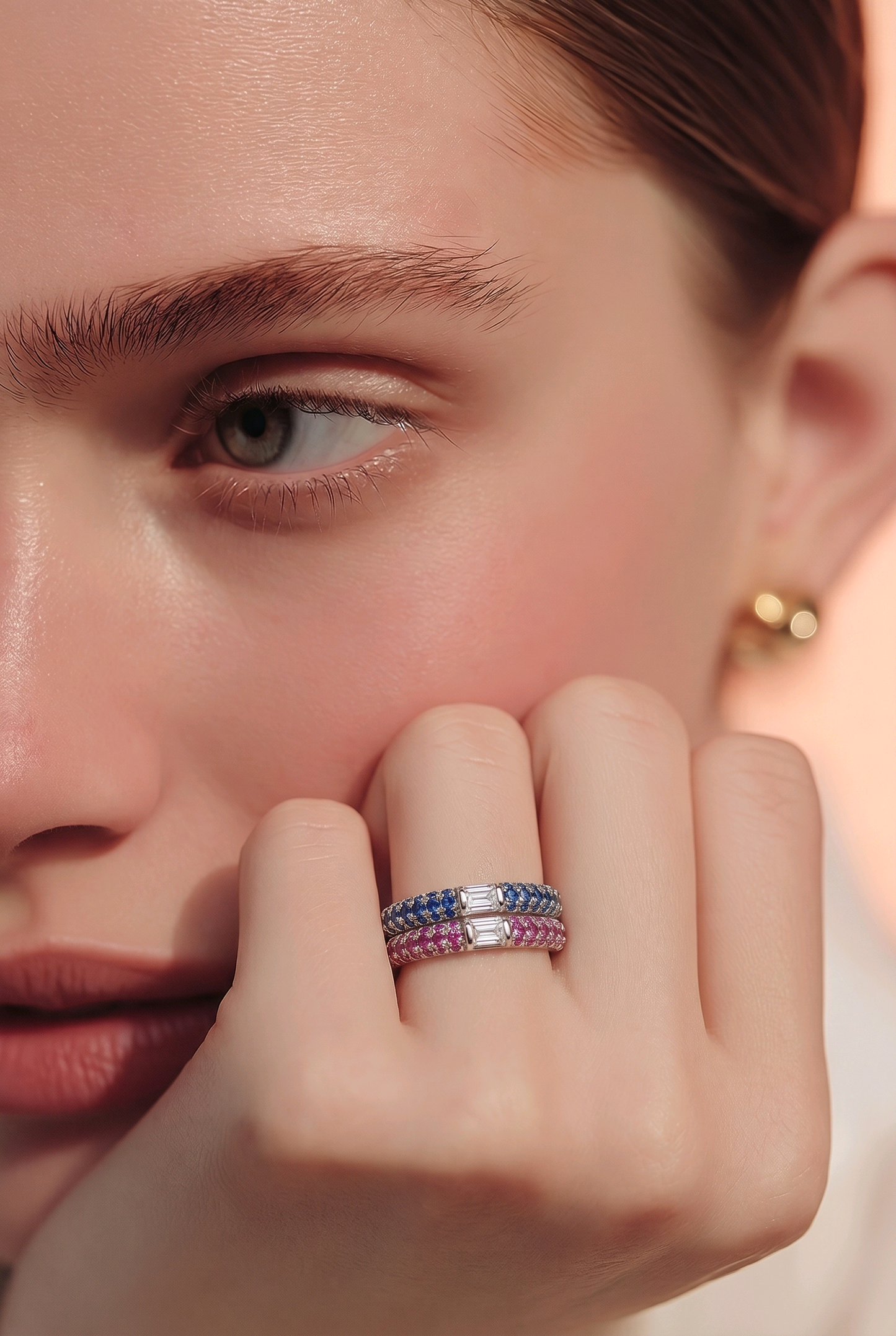 Anillo Zafiro Pavé & Emerald Cut – Baño de Rodio