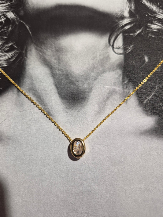 Collar Dorado con Circonita Ovalada – Baño de Oro 18k