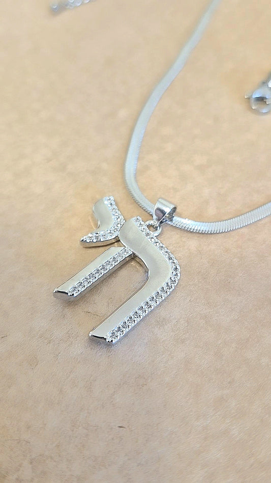 Collar Jai con Zirconias – Símbolo de Vida y Protección