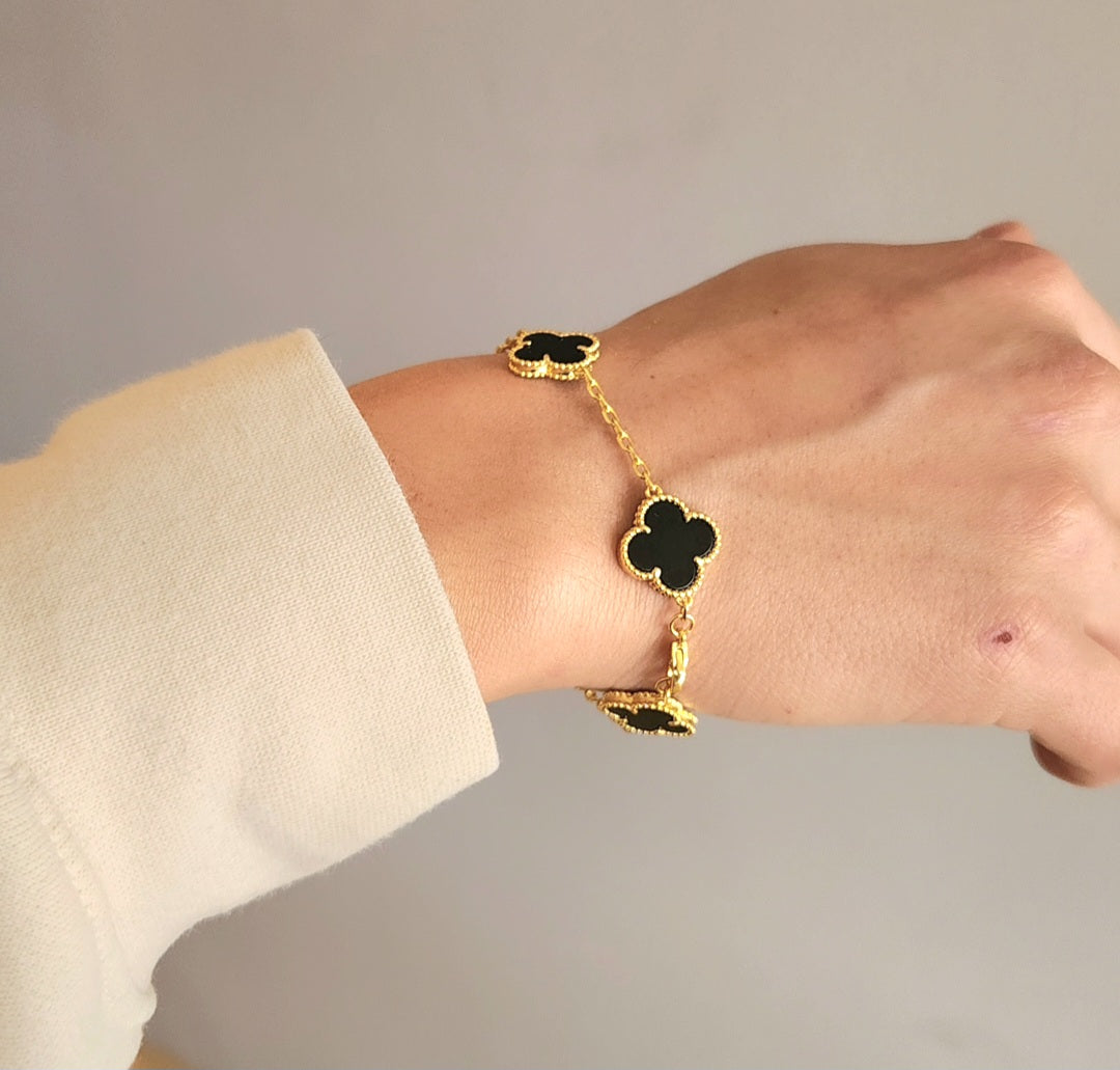 Pulsera Clovers Onix Natural Dorado - Ámbar Joyas