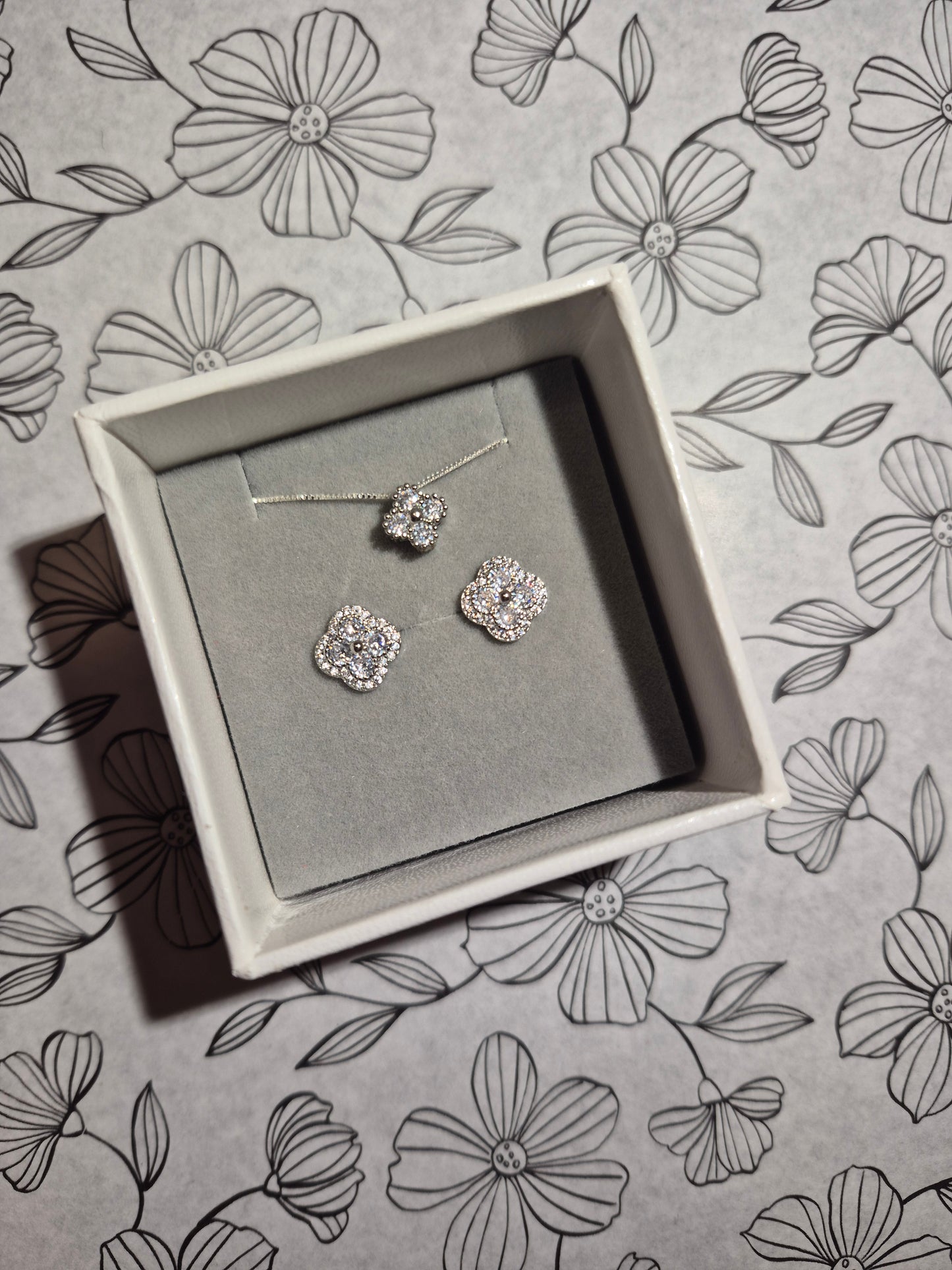 Aros Flor Pavé en Rodio