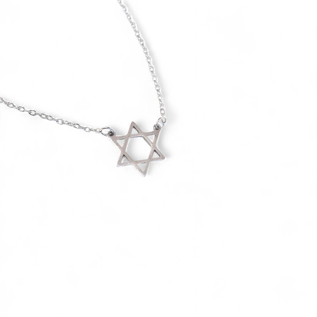 Collar Estrella de David Hueca en Acero