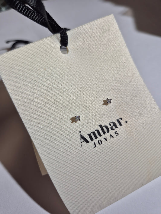 Aros Stud Moissanita 2mm en Plata 925 | Montura Martini 4 Grifas