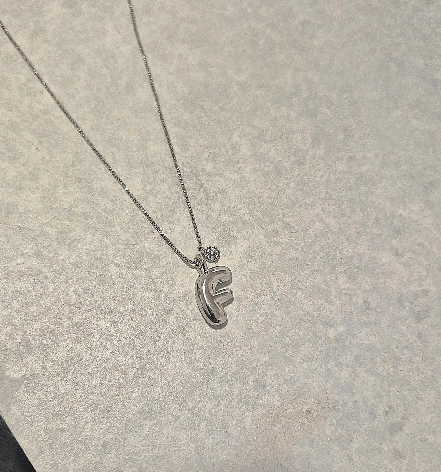Collares con Inicial Bubble Plateado