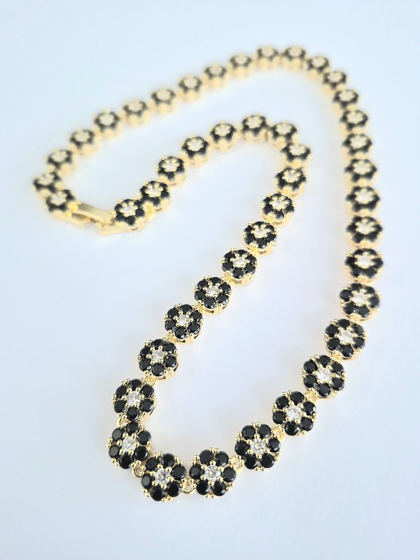 Collar de Flores con Circonitas Negras - Oro 18k