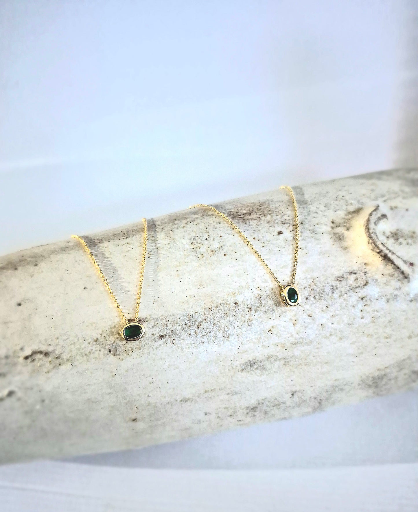 Collar Esmeralda Oval Punto de Luz