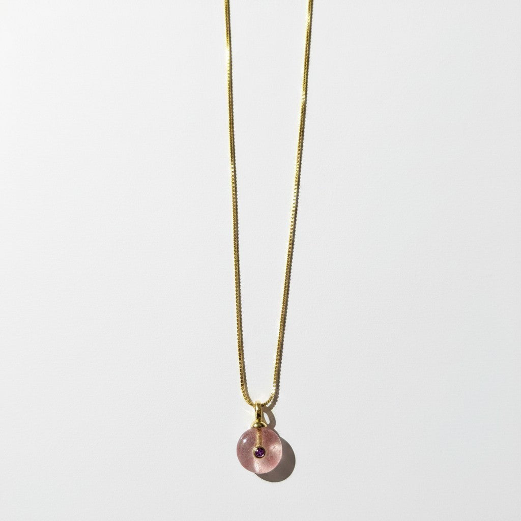 Collar Donut Cuarzo Rosa con Circón Morado – Baño de Oro