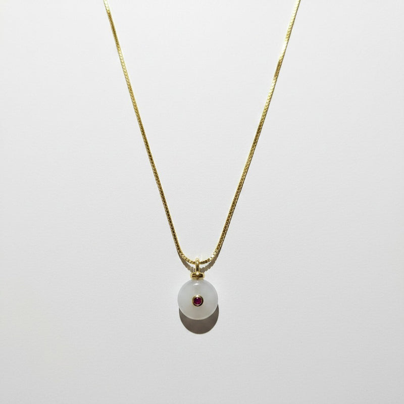 Collar Donut Piedra Luna con Circón Rojo – Baño de Oro