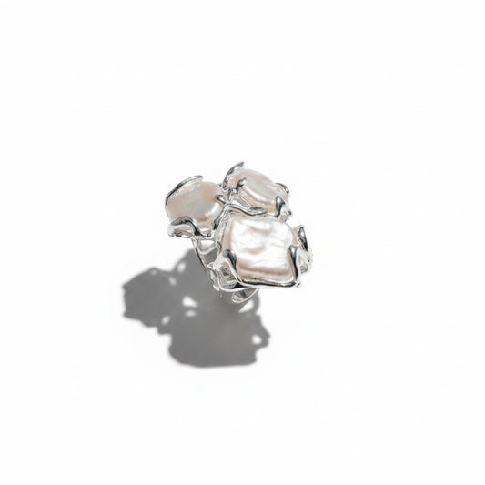 Anillo Tres Perlas Barrocas – Baño de Plata