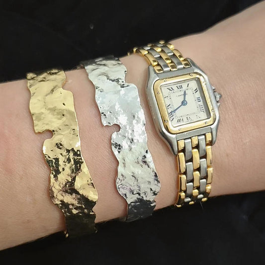 Pulsera Esclava Martillada Ajustable – Baño de Oro / Baño de Plata