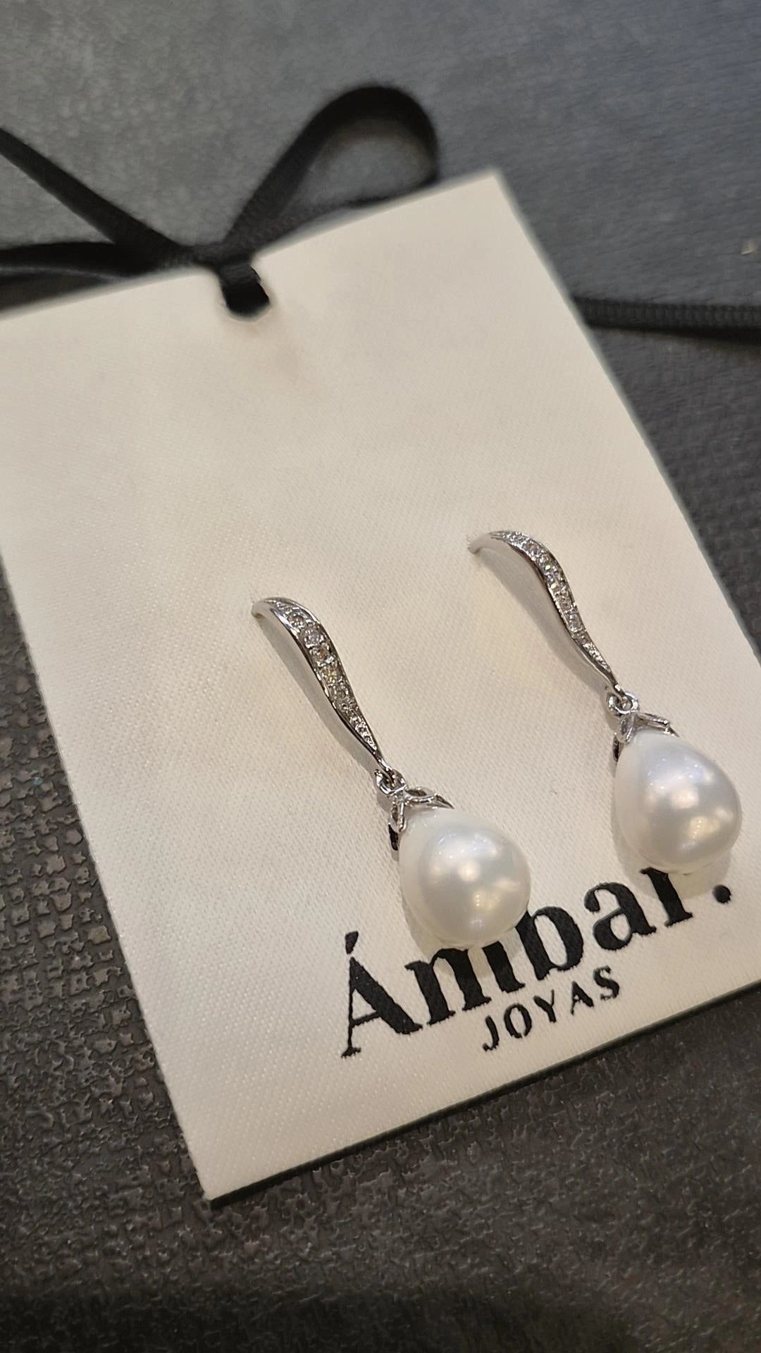Aros Gota Pearl Luxe – Baño de Rodio