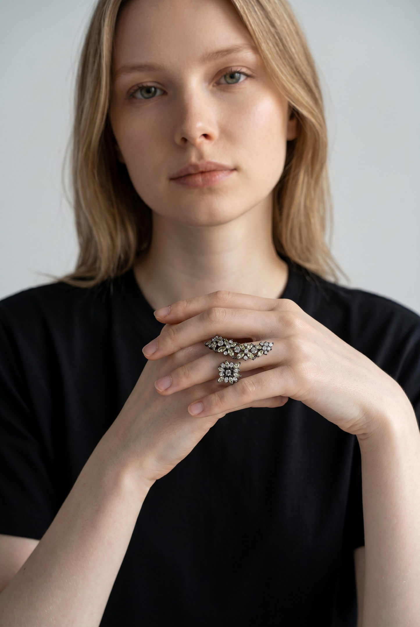 Anillo Flores Gala Black – Rodio Negro