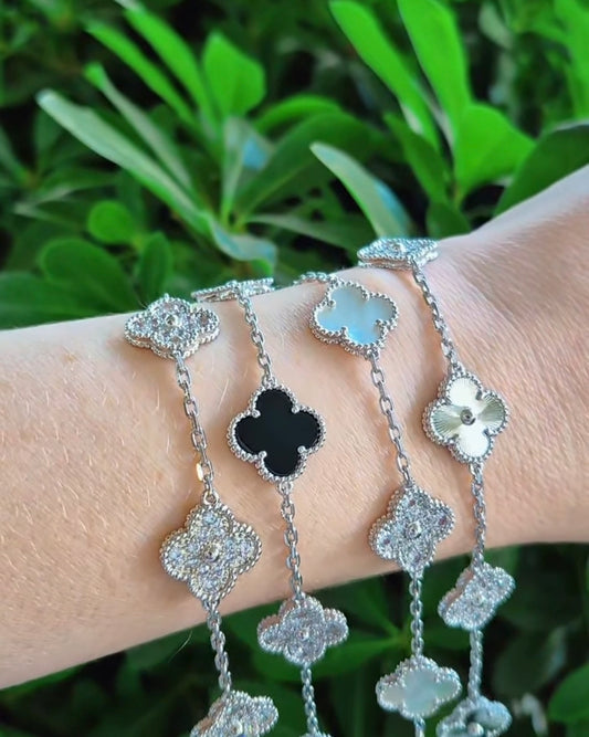 Pulsera Clovers Nácar Circones Trébol Plateado