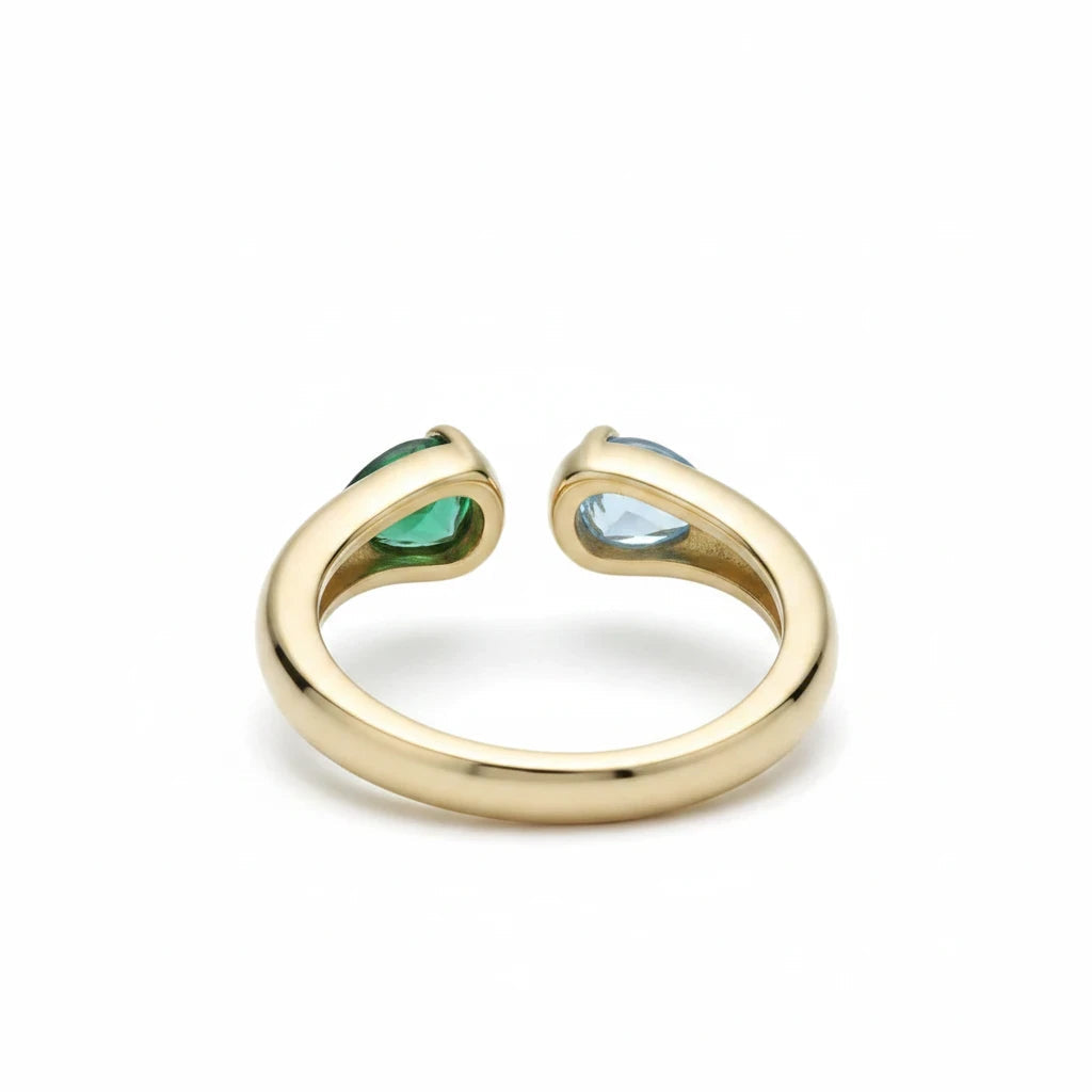 Anillo abierto Ámbar Joyas en tono dorado con circonitas verde esmeralda y azul celeste en diseño de doble gota