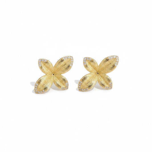 Aros de botón Ámbar Joyas con forma de flor texturizada y borde granulado, bañados en oro de 18k.