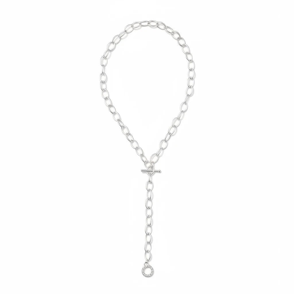 Collar Ámbar Joyas de eslabones alargados con baño de plata, cierre de barra tipo toggle y detalle brillante circular.