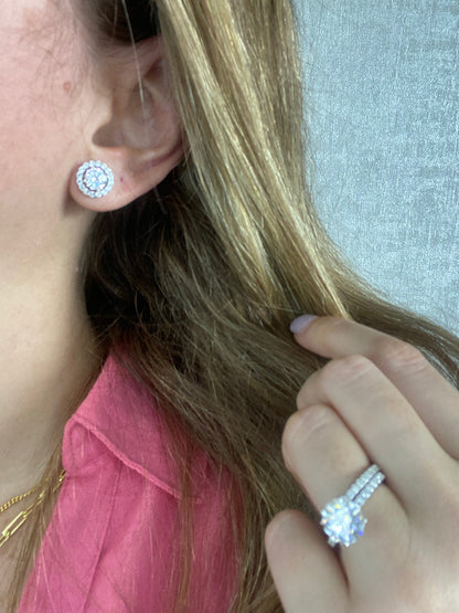 Aros Studs Moisanita con Corona