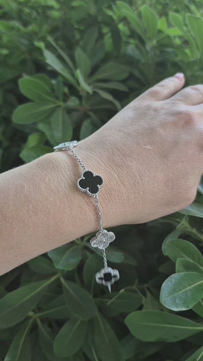 Pulsera Clovers Onix con Circones Trébol Plateado