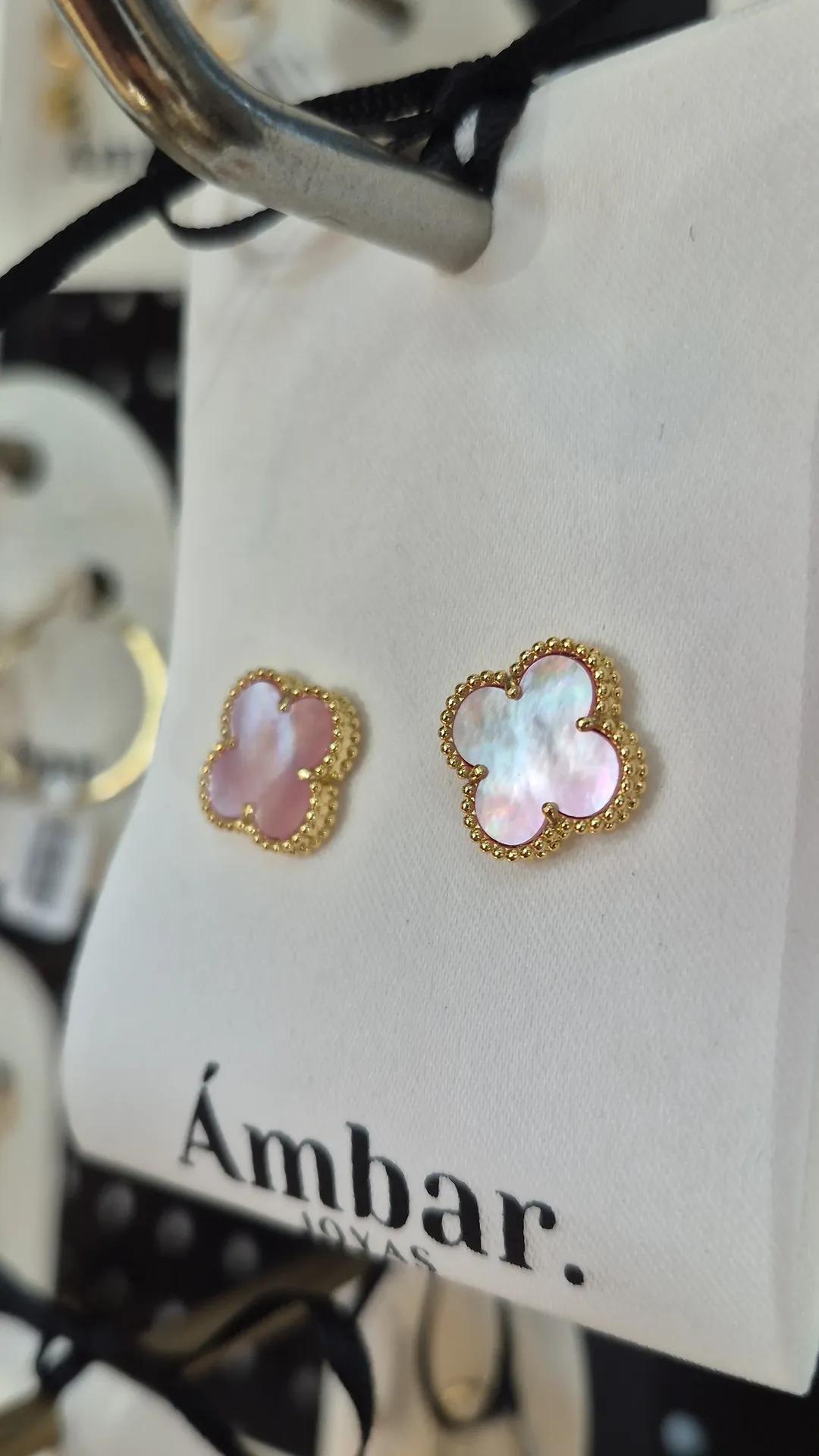 Aros Clovers Nacar Rosado Trébol - Baño de Oro 18k