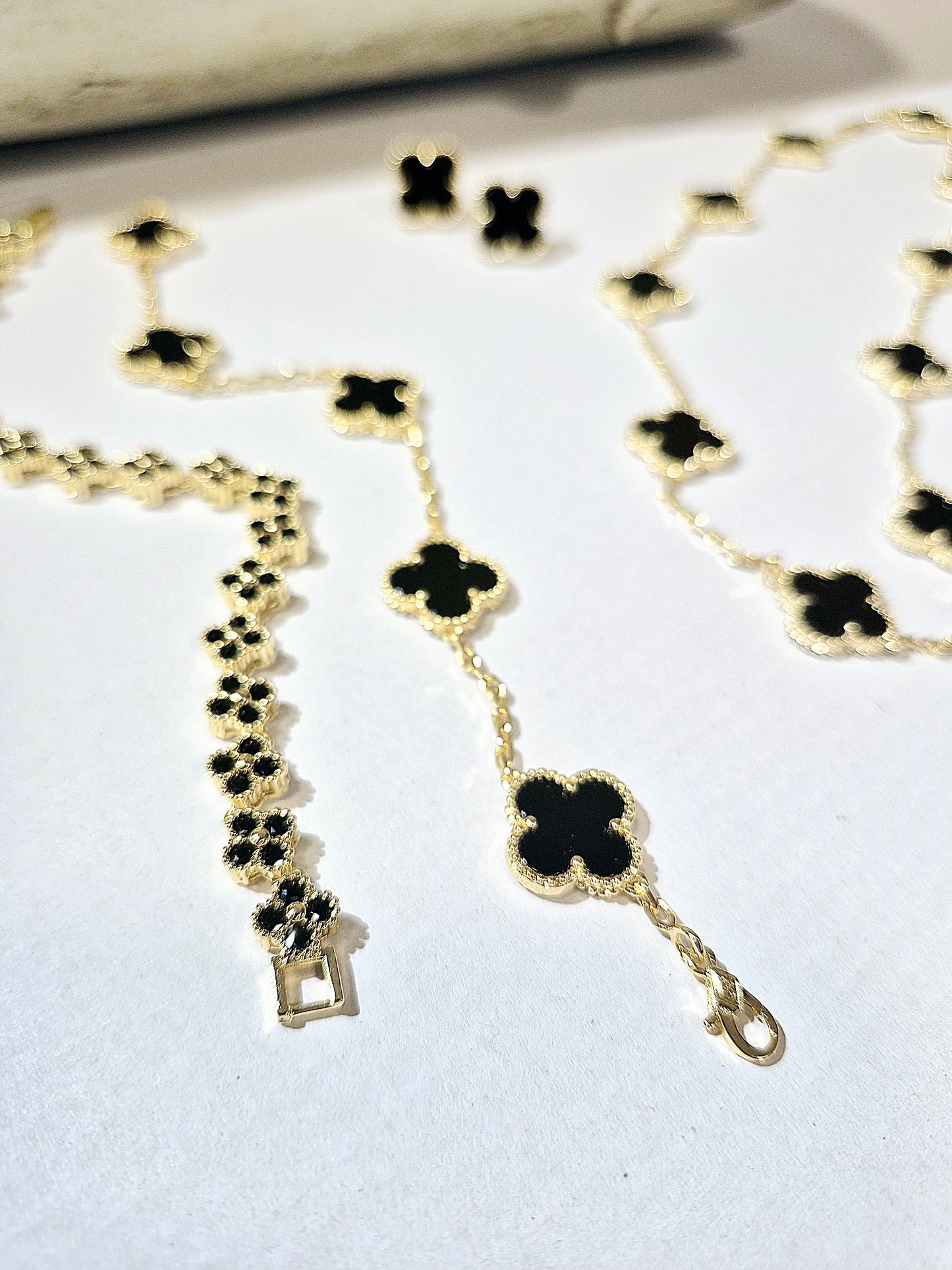 Pulsera Clovers Onix Trébol Dorado
