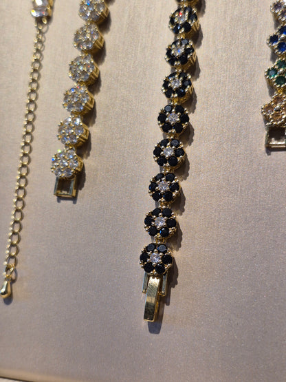 Collar de Flores con Circonitas Negras - Oro 18k