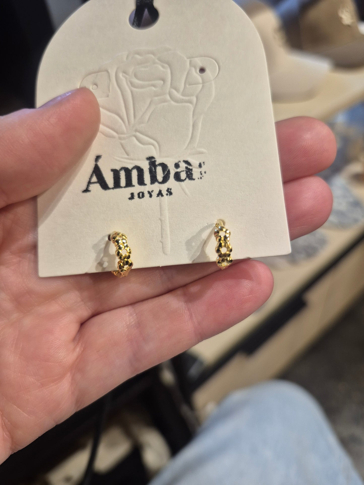 Aros Mini Argolla con Charm Dorado Pequeña