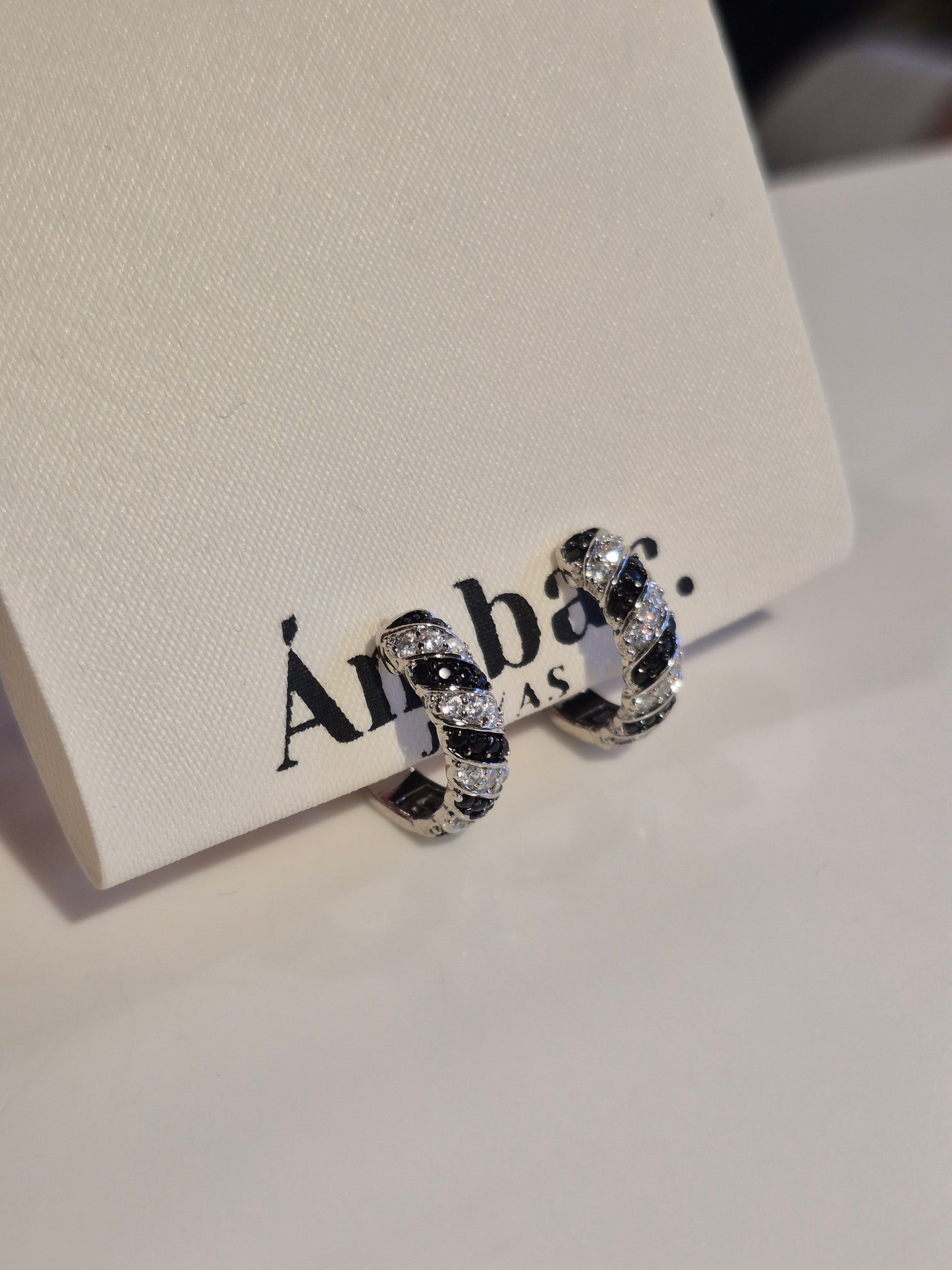 Argollas Espiral Negro – Baño de Rodio