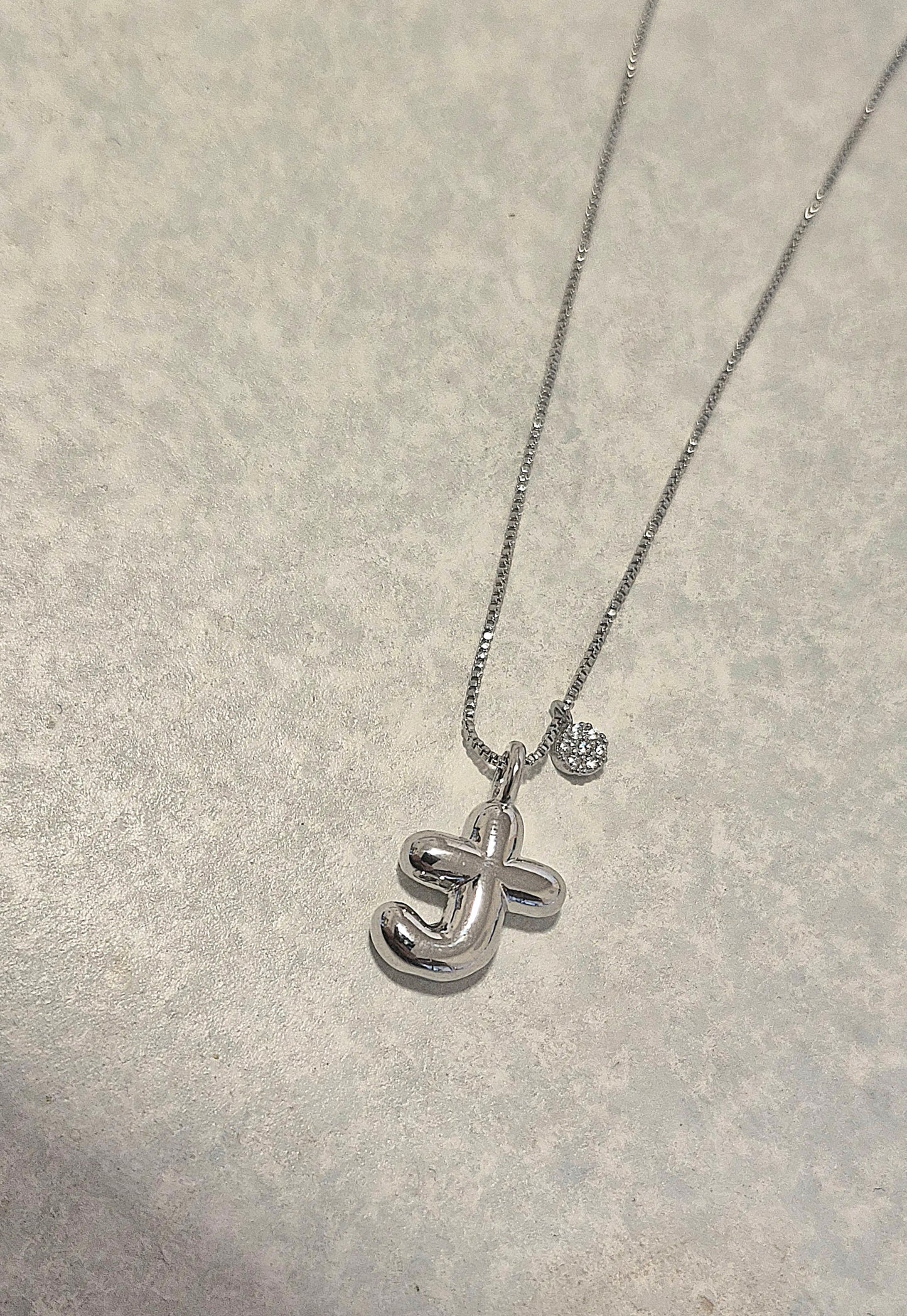 Collares con Inicial Bubble Plateado