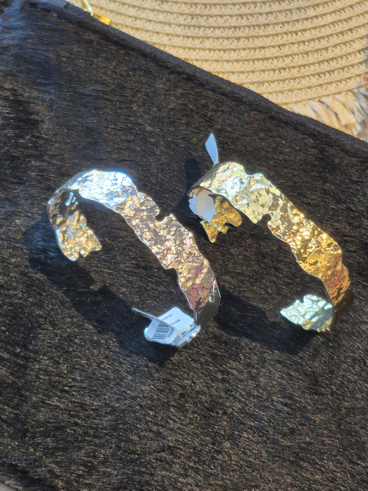Pulsera Esclava Martillada Ajustable Baño de Oro y Plata – Joyería Mujer Chile