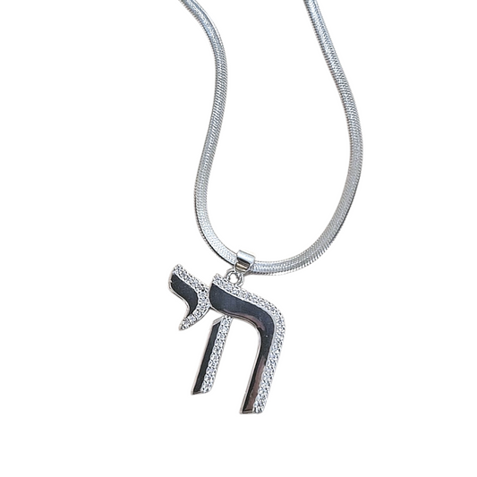 Collar Jai con Zirconias – Símbolo de Vida y Protección