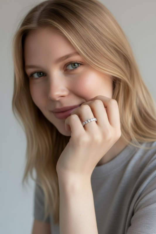 Anillo Cintillo Bezel Eternity – Baño de Rodio