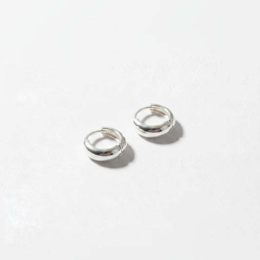 Aros Huggie Bombé Lisa 8mm - Baño de Plata