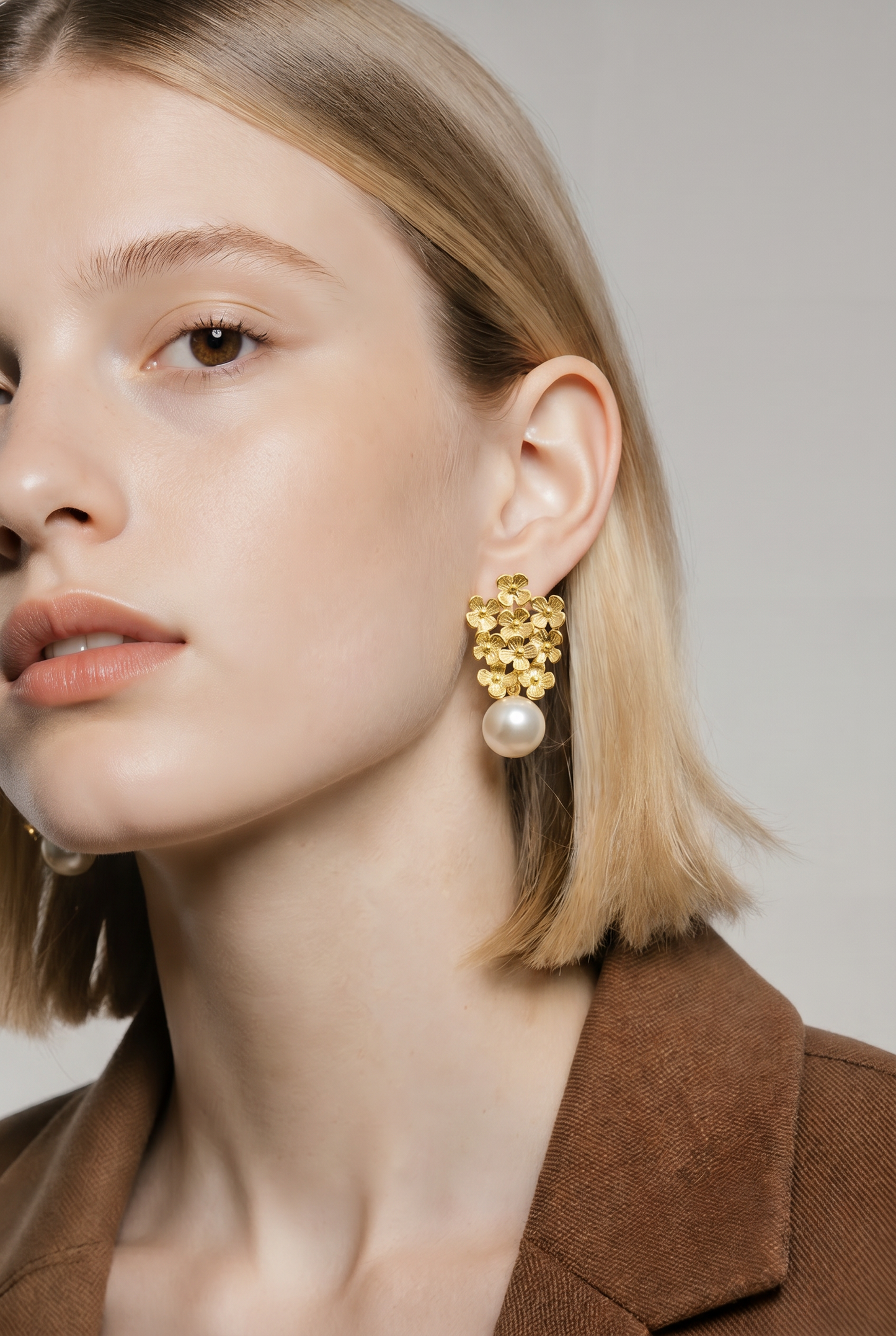 Aros Flor Racimo con Perla Dorado