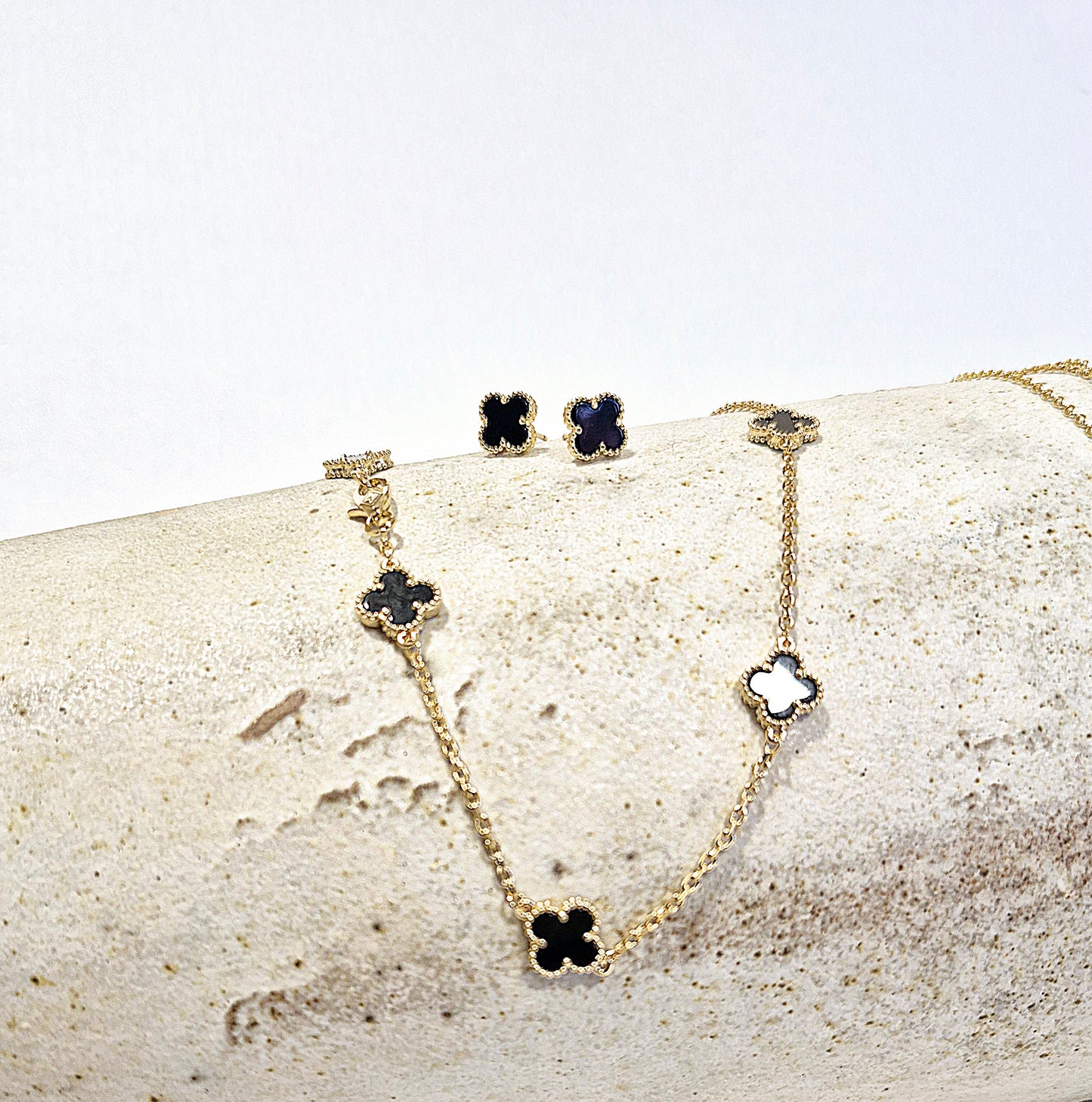 Aros Sweet Clovers Onix Trébol Dorado