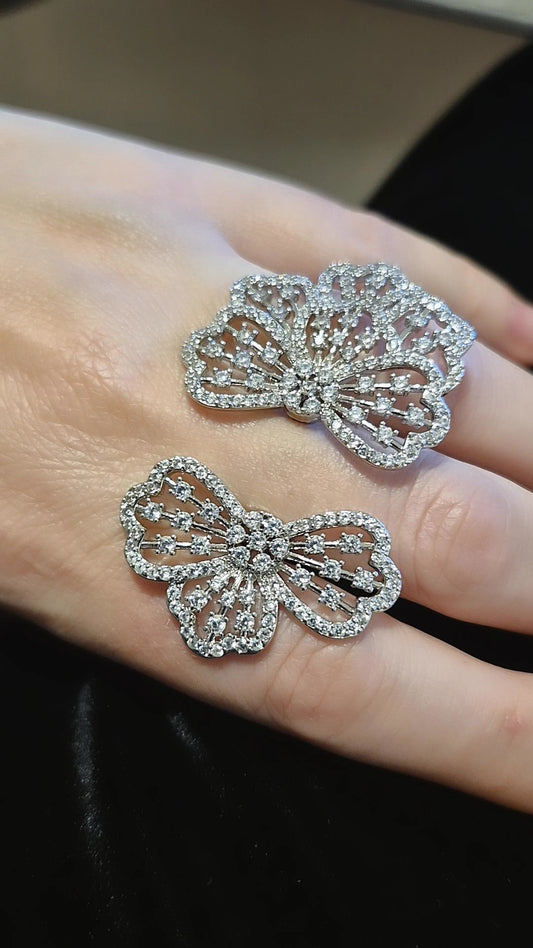 Anillo Doble Flor Encaje Ajustable – Baño de Rodio