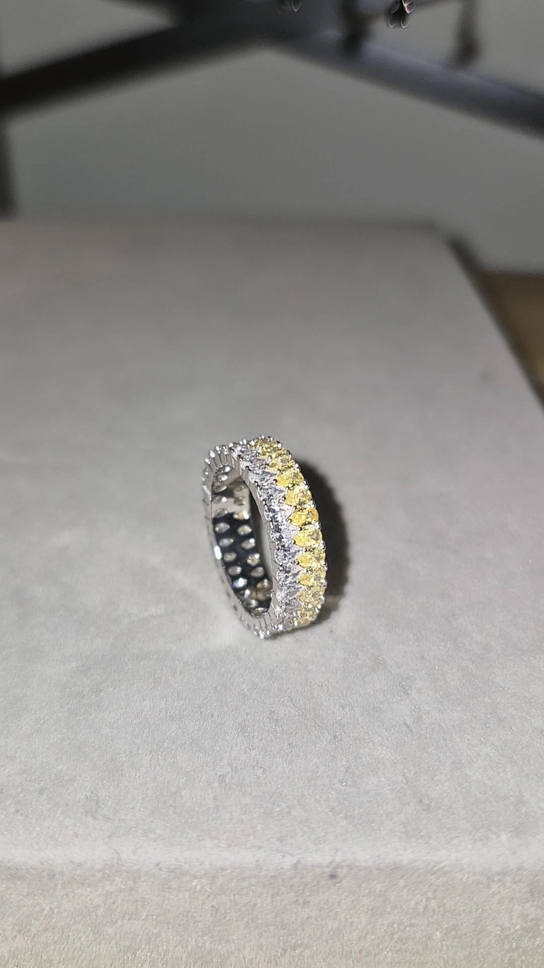 Anillo Double Eternity Bicolor – Baño de Rodio - Talla 12